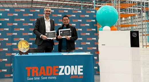 SAJ Electric e Tradezone stringono una partnership strategica